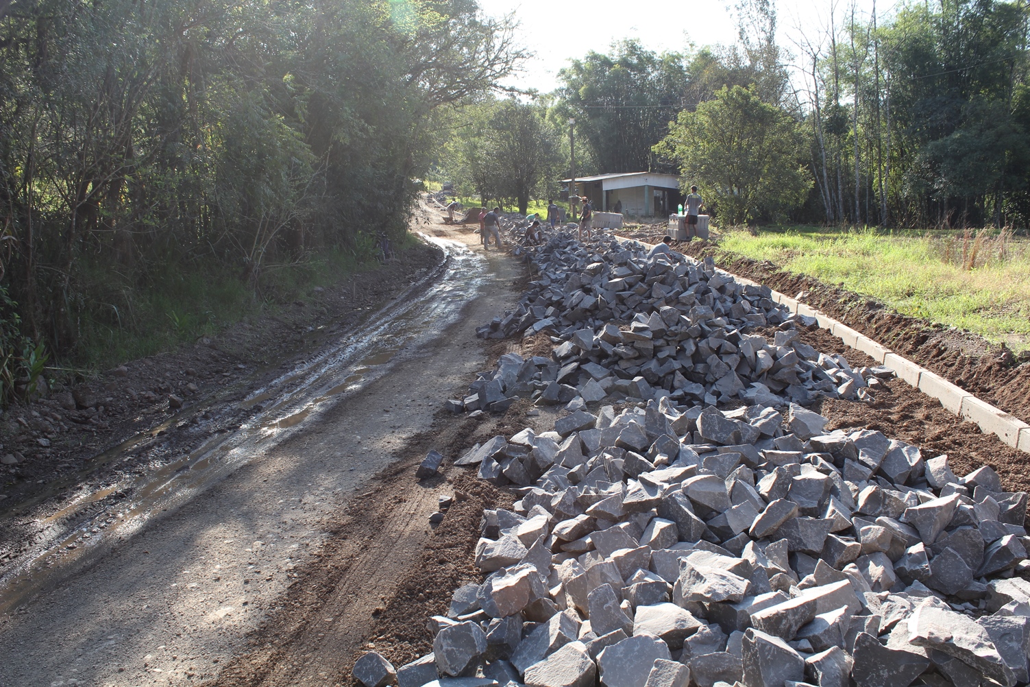 Estrada Quilombo de Três Coroas está sendo calçada