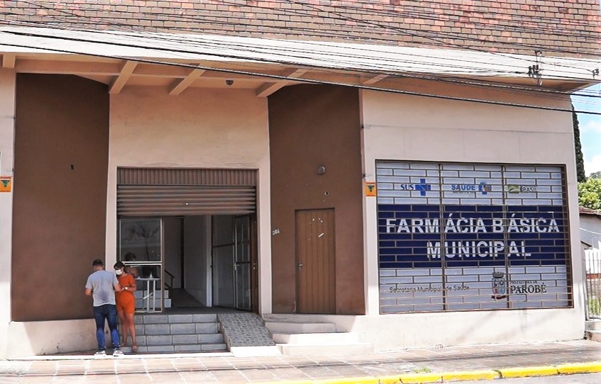 Farmácia com novo endereço